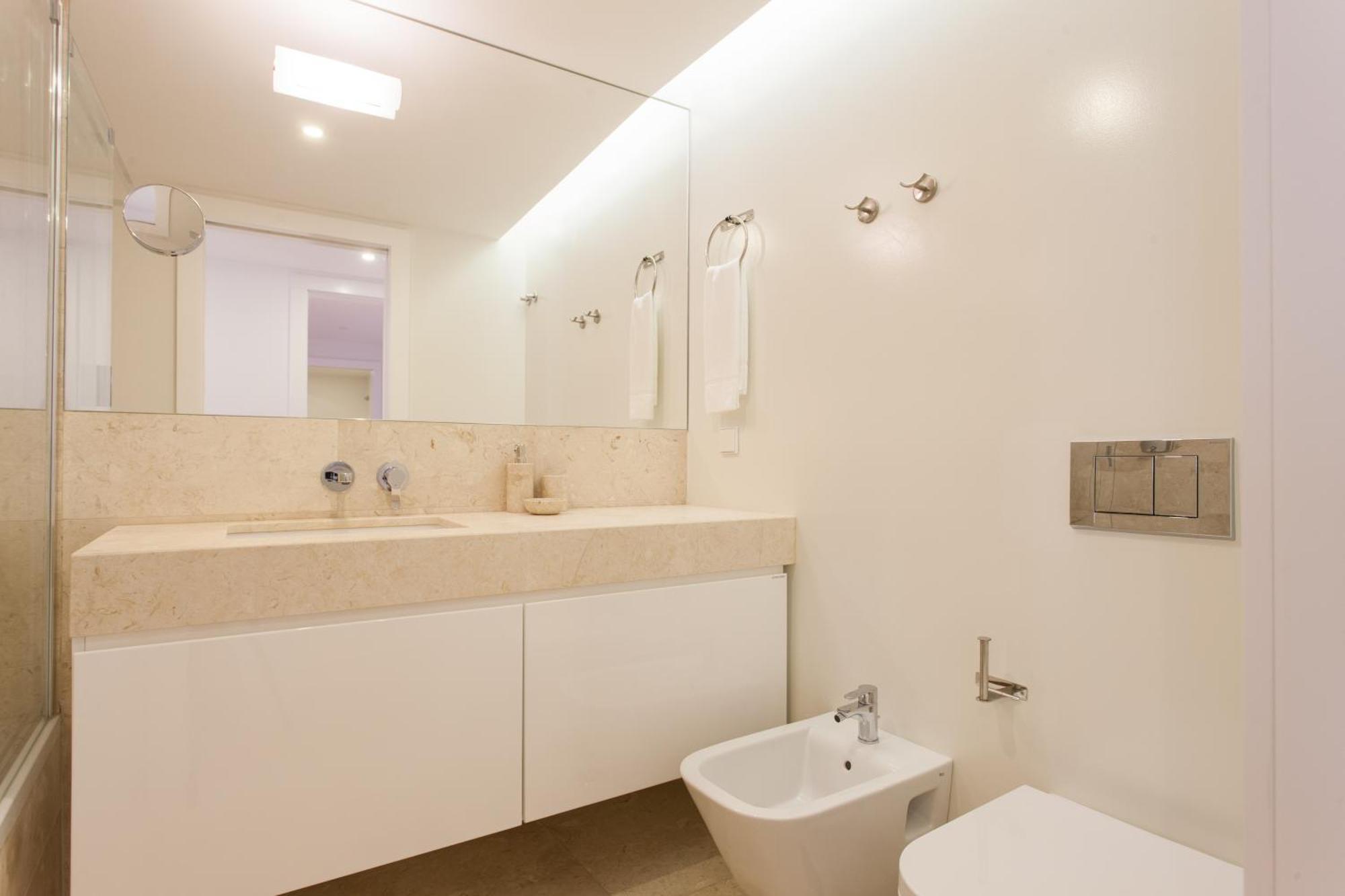 Mouraria Blue Three-Bedroom Apartment W/ Parking - By Lu Holidays Lissabon Exterior foto